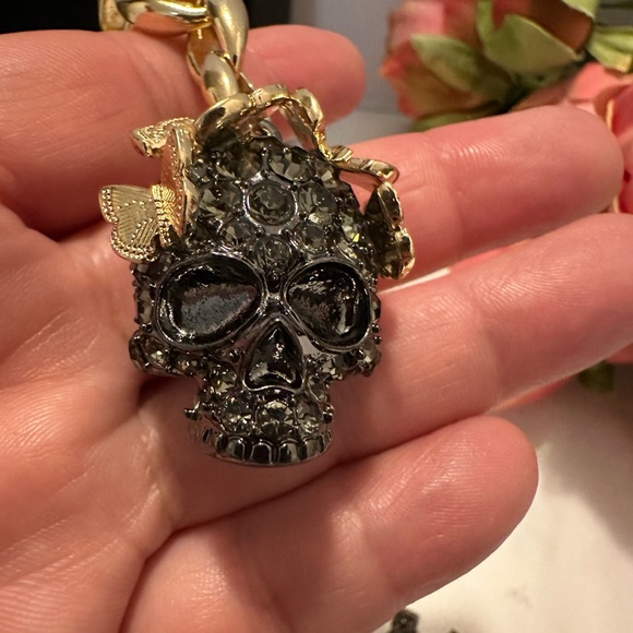 Betsy Johnson skull purse charm, earrings and necklace set - Picture 10 of 12